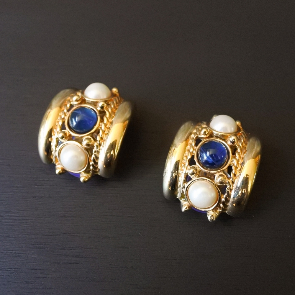 Vintage Joan Rivers Pearl Blue Gold Tone Metal Clip On Earrings